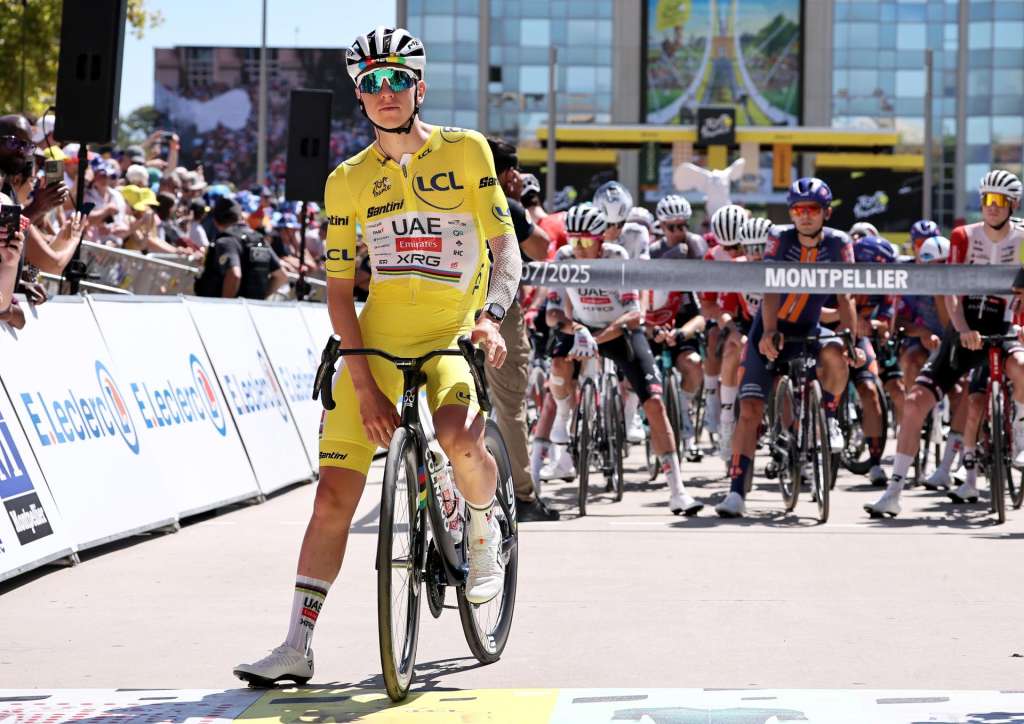 Montpellier (France), 22/07/2025.- Yellow Jersey overall leader Slovenian rider Tadej Pogacar of UAE Team Emirates waits for the start of the 16th stage of the Tour de France cycling race over 171.5km from Montpellier to Mont Ventoux, France, 22 July 2025. (Ciclismo, Francia) EFE/EPA/CHRISTOPHE PETIT TESSON