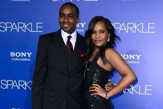 Bobbi Kristina Brown junto a su esposo y hermano adoptivo, Nick Gordon, en 2012. / EFE