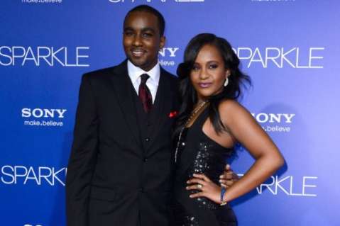 Hija de Whitney Houston se encuentra en coma inducido