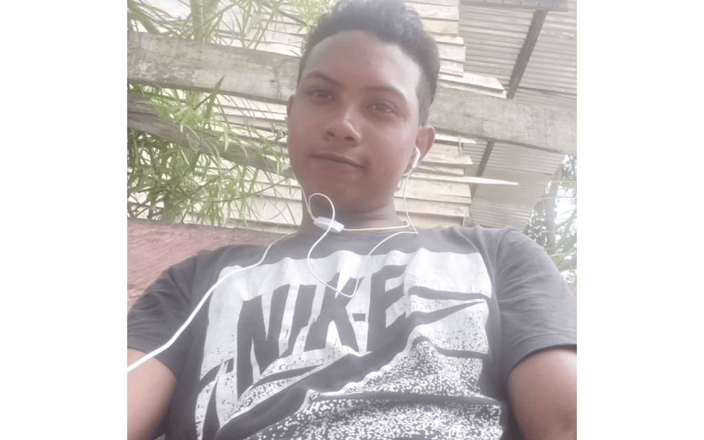 Yonaiker Daniel Mejía, de 27 años, se dedica al oficio de mototaxi.