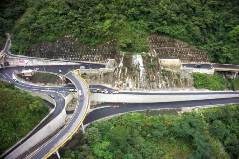 Segundo tramo de vía al Llano tiene un avance de obra de 71 %