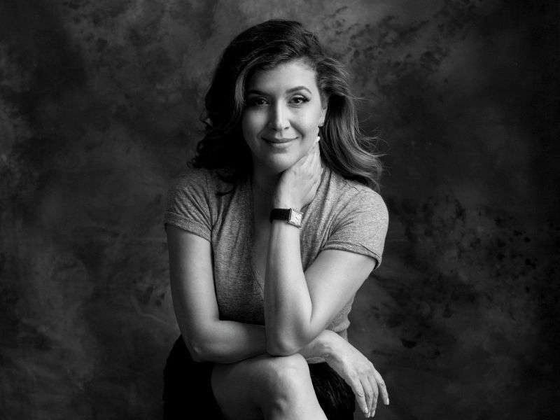 Marcela Sarmiento, esposa del fallecido periodista Alejandro Nieto Molina, transformó su casa en un estudio para seguir trabajando. / Andrés Oyuela