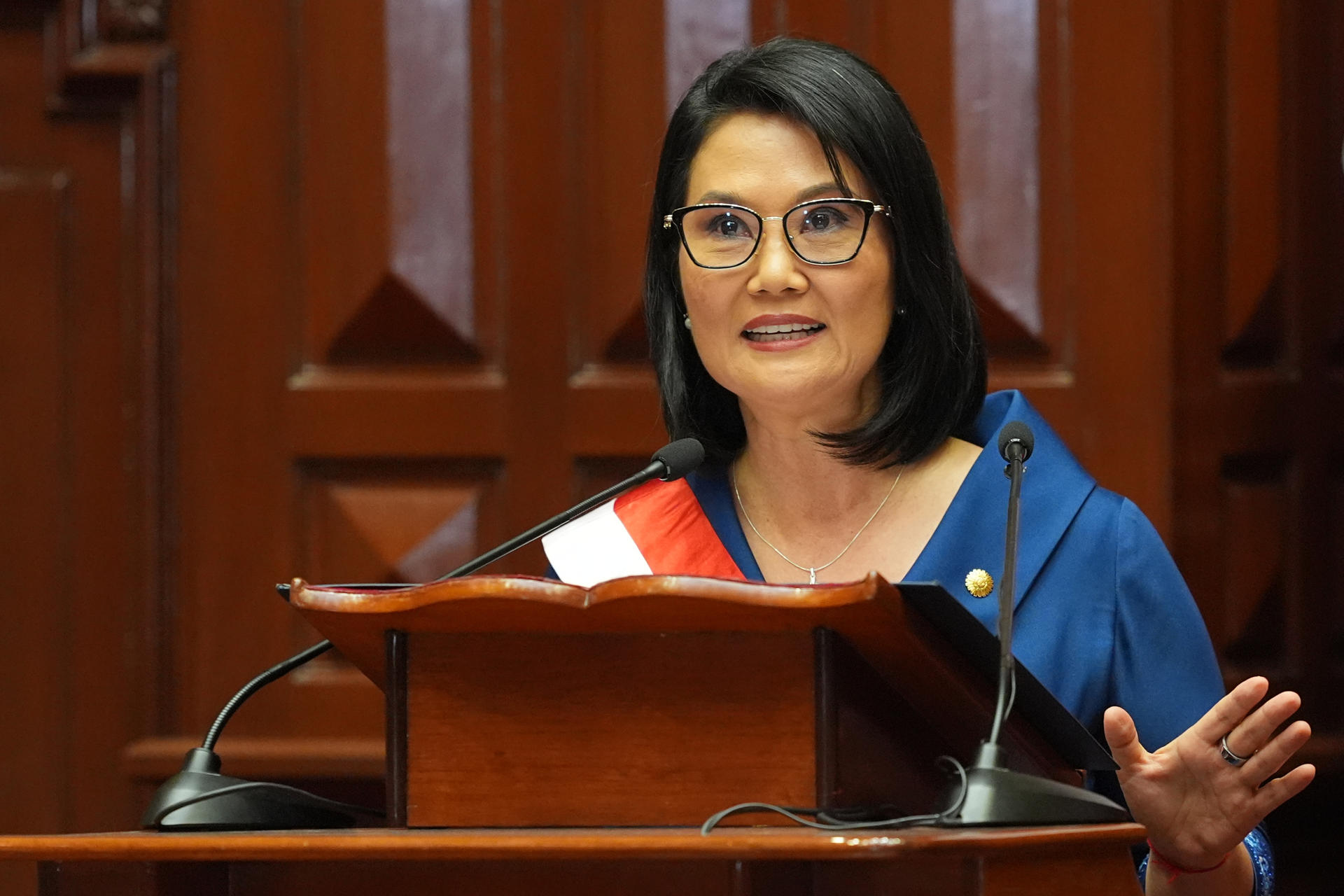 AME3740. LIMA (PERÚ), 28/07/2026.- La derechista Keiko Fujimori ofrece un discurso tras posesionarse como presidenta de Perú para el quinquenio 2026-2031 este martes, en Lima (Perú). Fujimori afirmó que recibe un país "marcado por el abandono" y "un Estado debilitado por la improvisación", con una ineficiencia estatal estimada en 40.000 millones de soles (11.750 millones de dólares) al año. EFE/Guadalupe Pardo POOL
