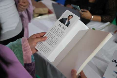 Abogado preso en Guatemala lanzó poemario desde la cárcel en la Feria del Libro