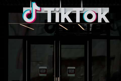 Trump le tira un salvavidas a TikTok para que pueda seguir operando en EE. UU.