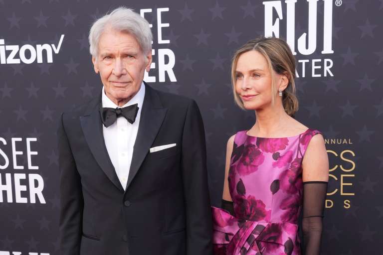 Santa Monica (United States), 14/01/2024.- Actors Calista Flockhart and Harrison Ford (L) attend the 29th Critics Choice Awards at The Barker Hangar in Santa Monica, California, USA, 14 January 2024. EFE/EPA/ALLISON DINNER