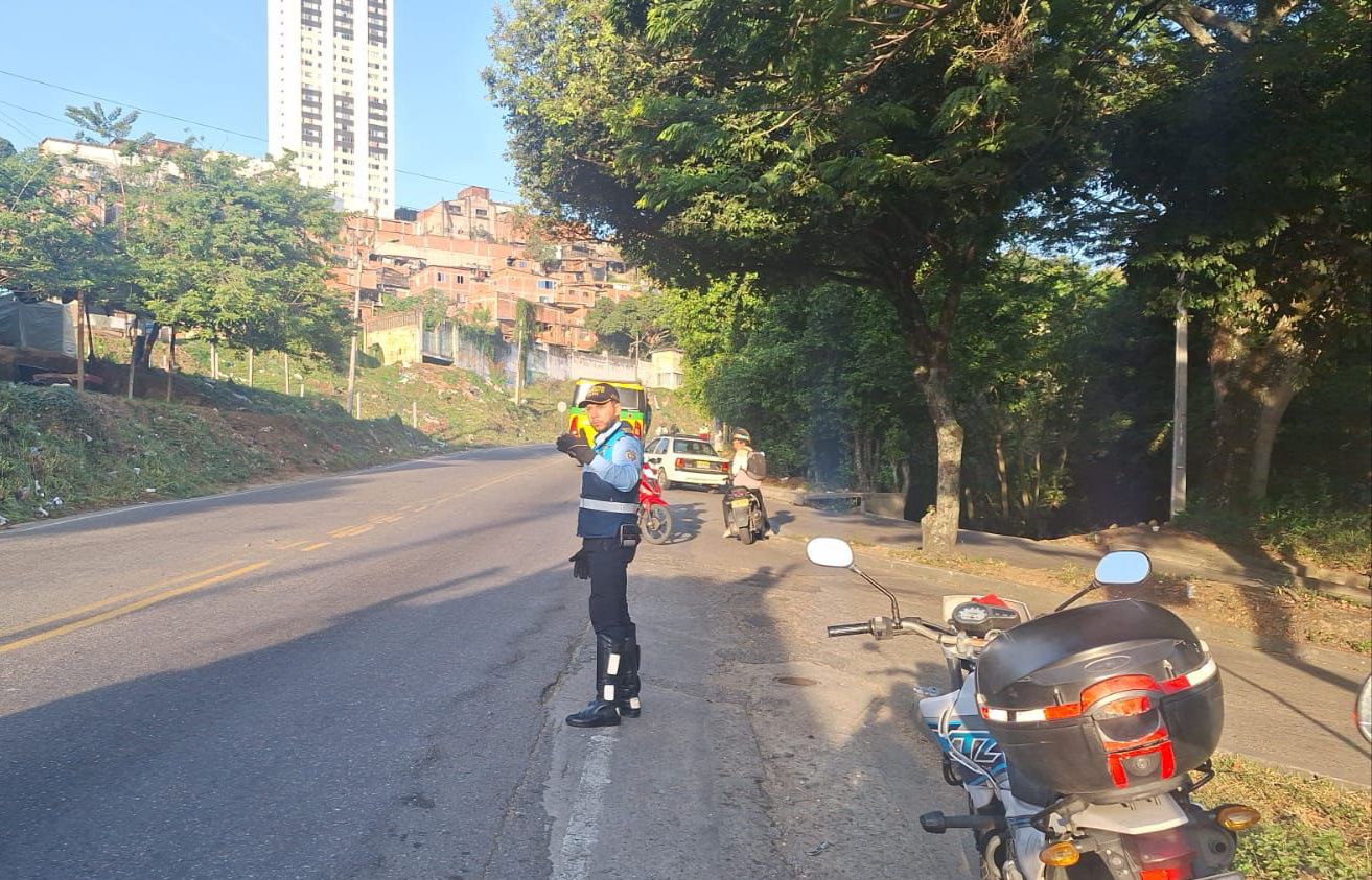 Imagen de referencia. Un motociclista, que intentaba escapar de un control vial, atropelló a uno de los agentes de tránsito que le pidió detenerse.