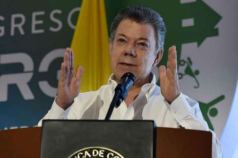 Santos respalda ataque de EE.UU. a Siria por uso de armas químicas