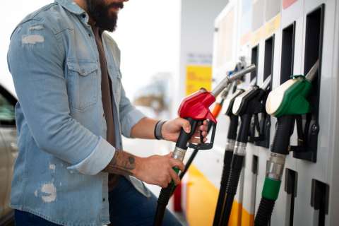 Gasolina corriente o extra: ¿cómo elegir la mejor opción según el motor del carro?