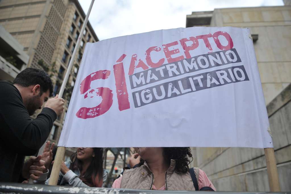 07-04-2016 Un grupo personas se manifiestan  frente a la Corte Suprema de Justicia a favor de la aprobación del matrimonio igualitario, crédito Óscar Peréz-EE (1)