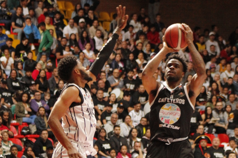 Piratas de Bogotá cayó como local ante Cafeteros de Rionegro, en la semifinal de la Liga Wplay de Baloncesto.