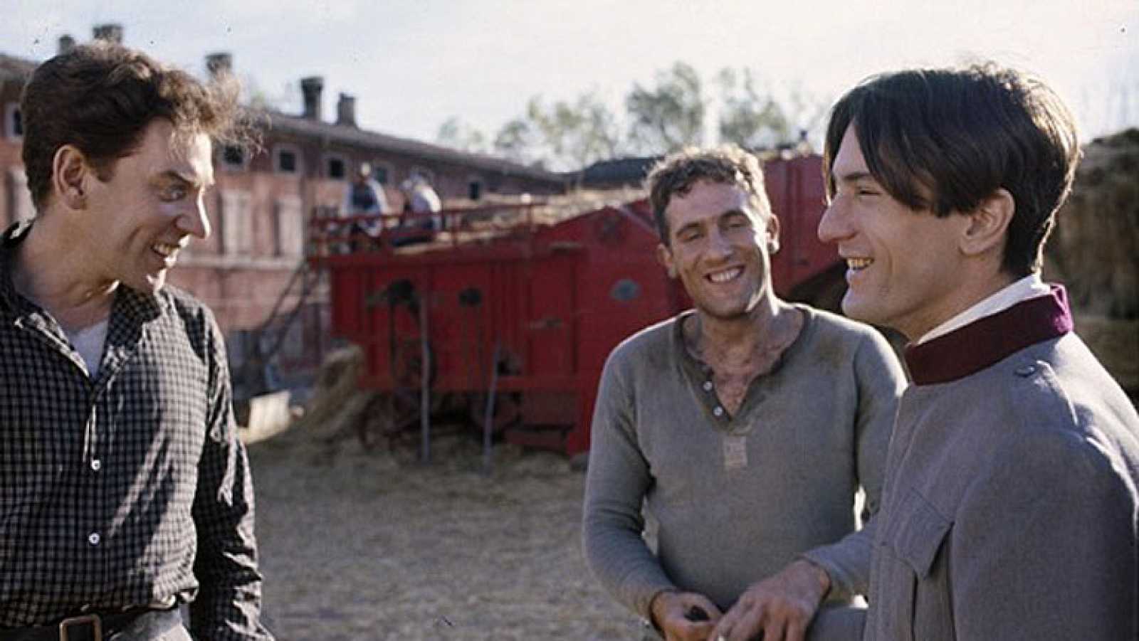 Imagen de una de las escenas de Novecento, que tuvo como protagonistas a Gerard Depardieu y a Robert de Niro.  / Cortesía