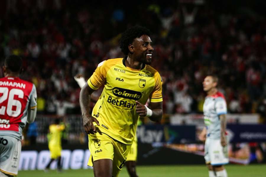 Omar Albornoz abrió la cuenta de Santa Fe este sábado.