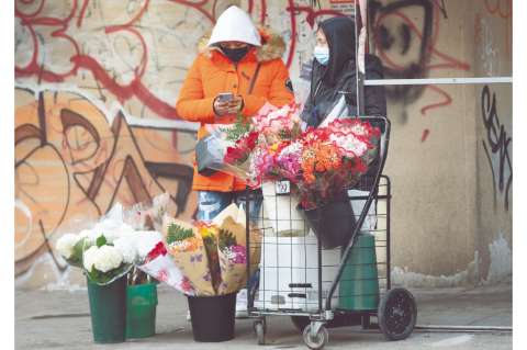 Los migrantes quieren ganarle el pulso a San Valentín