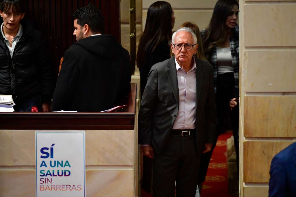 Ministro de salud durante la aprobación de la Reforma a la salud en la Cámara de Representantes