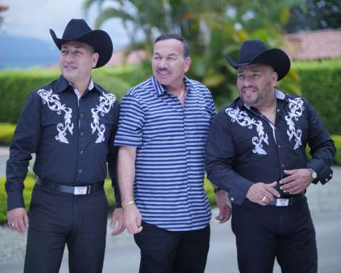 Banda la MB y Charrito Negro, juntos en “Pero te vas arrepentir”