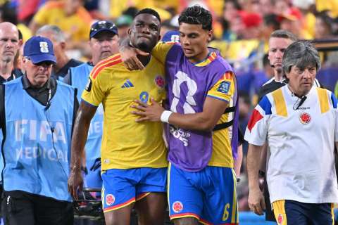 ¿Qué le pasó a Jhon Córdoba? El delantero salió lesionado en el Colombia vs. Ghana