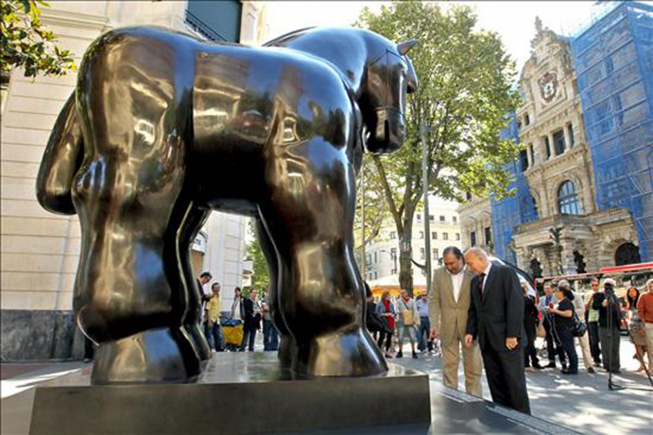 La obra "Caballo" del artista Fernando Botero / EFE