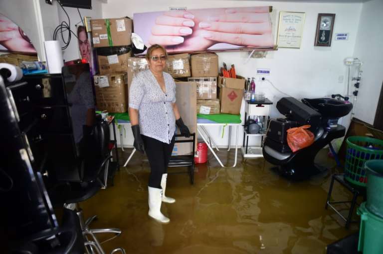 Vecinos de los barrios más afectados señala que la presión sobre la infraestructura de alcantarillado y drenaje no es una novedad en el municipio y que los trabajos de limpieza y mantenimiento no se hacen con la regularidad que se necesita.