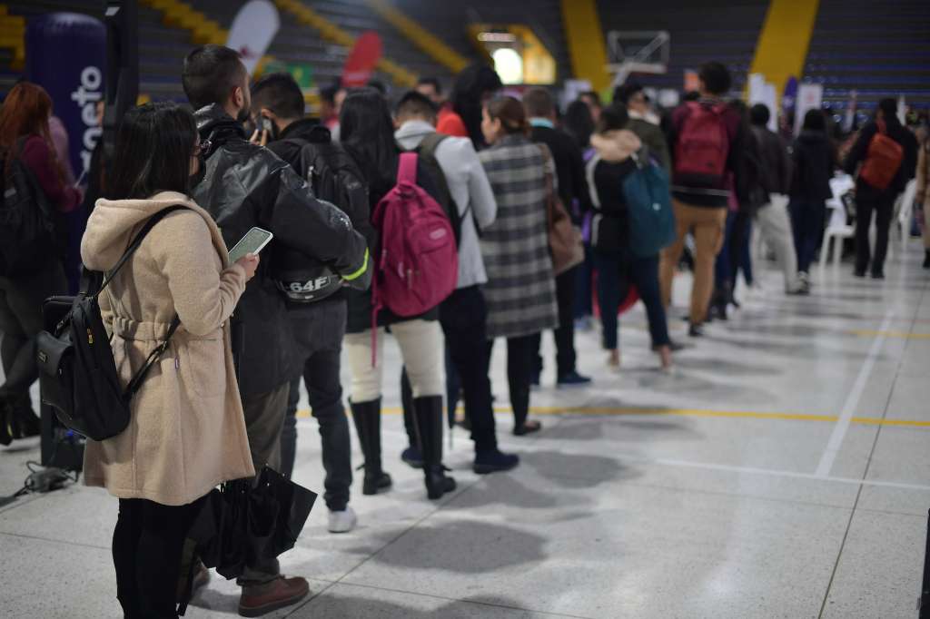 Feria de empleo organizada por la Secretaría Distrital de Desarrollo Económico realizada en el Palacio de los Deportes, la cual busca ofrecer más de 3.000 puestos de trabajo en el sector de la construcción y movilidad.