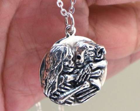 ¿Qué significa soñar con plata en la mano?