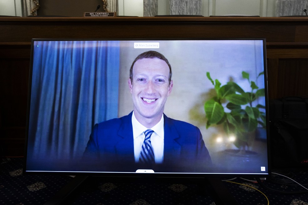 Mark Zuckerberg sonriendo.