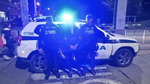 Así capturaron en Transmilenio a mujer de 25 años con cinco celulares robados