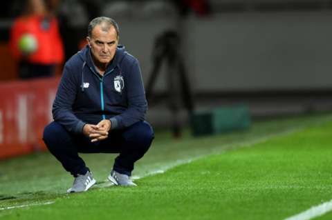 Bielsa revisó 1.800 partidos para conformar el plantel del Lille