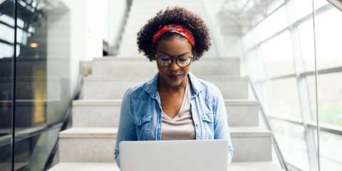 Abren convocatoria para formar a 35.000 mujeres en habilidades digitales