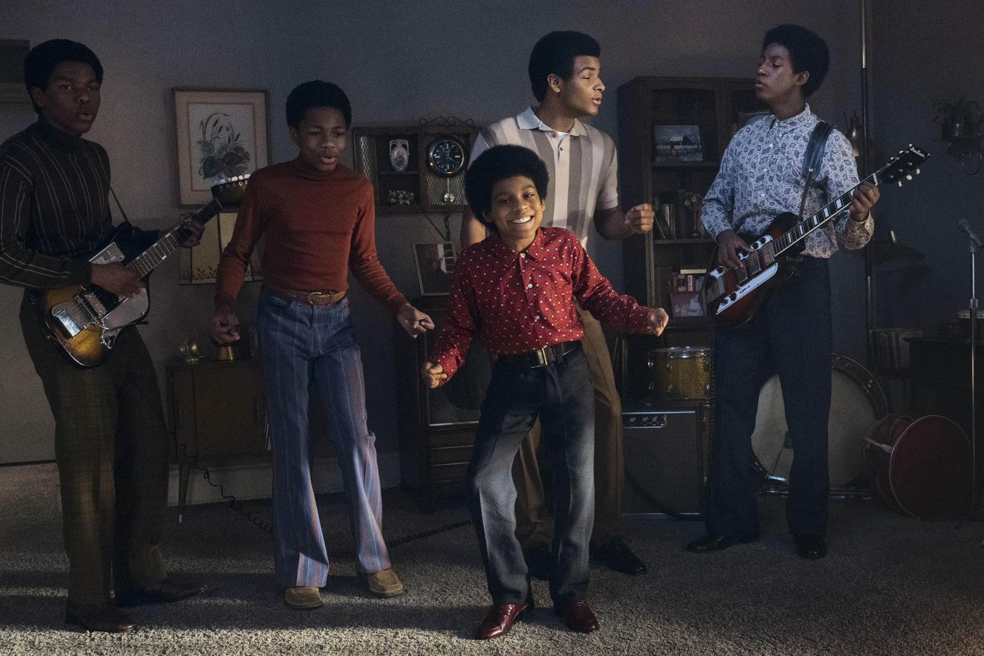 LOS ÁNGELES, 06/11/2025.- Jaafar Jackson, sobrino de Michael Jackson, demostró en las primeras imágenes del biopic que protagoniza sobre su tío que es capaz de emular a la perfección los icónicos pasos de baile del 'rey del pop'. Poco más de un minuto de imágenes sirven para confirmar que Jaafar Jackson, de 29 años e hijo de Jermaine Jackson, es el digno heredero de la saga familiar. EFE/ Glen Wilson/lionsgate /SOLO USO EDITORIAL/SOLO DISPONIBLE PARA ILUSTRAR LA NOTICIA QUE ACOMPAÑA (CRÉDITO OBLIGATORIO)
