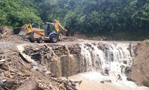Invías ha atendido más de 600 emergencias viales por lluvias en 2025
