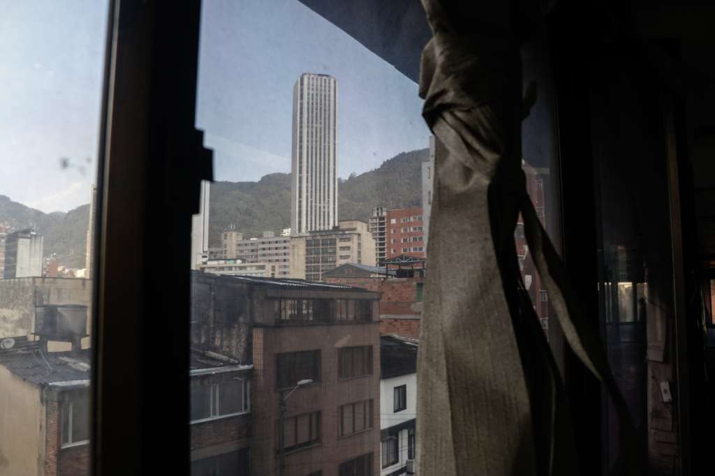 La historia del edificio se remonta a 1973, año de inauguración. Tras 30 años como sede principal de Telecom, en 2003 la empresa fue liquidada y la estructura detenida en el tiempo.