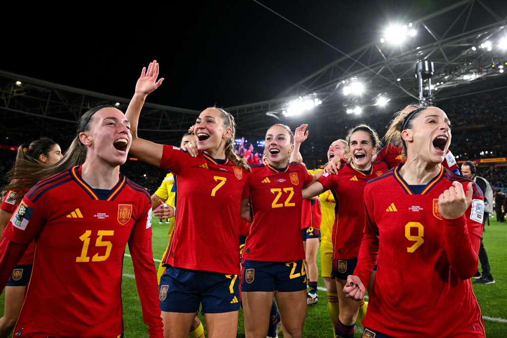 Sydney (Australia), 20/08/2023.- Team Spain celebrates after winning the FIFA Women's World Cup 2023 Final soccer match between Spain and England at Stadium Australia in Sydney, Australia, 20 August 2023. (Mundial de Fútbol, España) EFE/EPA/DEAN LEWINS AUSTRALIA AND NEW ZEALAND OUT