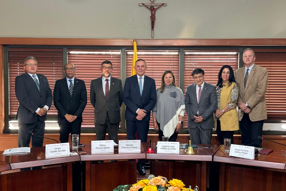 El presidente del Senado, Efraín Cepeda, se reunió con los presidentes de las altas cortes