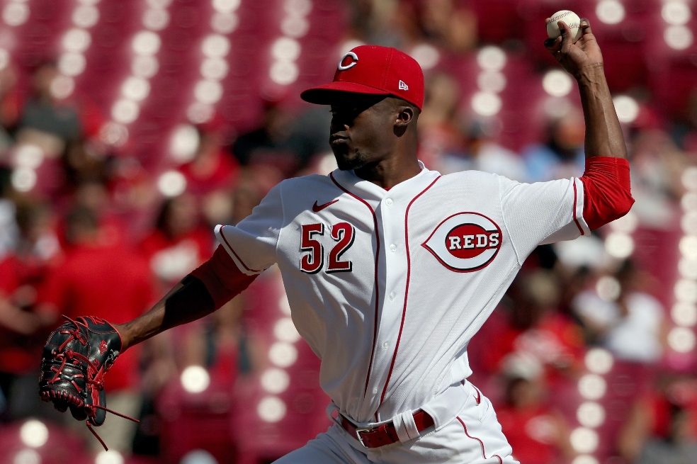 El bolivarense Reiver Sanmartín debutó como lanzador de los Rojos de Cincinnati, en las Grandes Ligas.