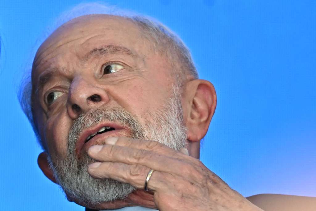 AME9503. BRASILIA (BRASIL), 12/02/2025.- El presidente de Brasil, Luiz Inácio Lula da Silva, participa en una ceremonia de inversiones en el sector de la industria de defensa este miércoles, en el Palácio del Planalto, en Brasilia (Brasil). El Gobierno brasileño anunció un paquete de inversiones públicas y privadas por casi 20.000 millones de dólares, destinado a robustecer a la creciente industria de defensa nacional. EFE/ André Borges