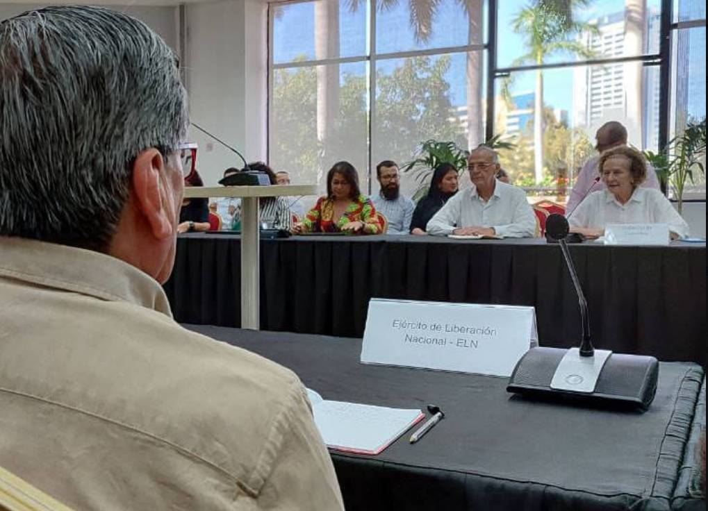Reunión del ministro de Defensa, Iván Velásquez, con las delegaciones de Gobierno y del ELN en La Habana, Cuba.