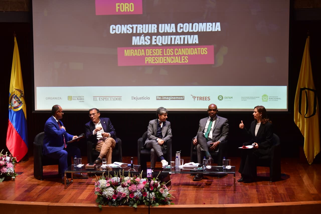 Roy Barreras, Claudia López y Luis Gilberto Murillo en el debate presidencial.