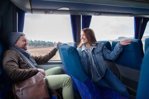 ¿Cuál es el peor asiento para viajar en un bus? Consejos para ir más cómodo