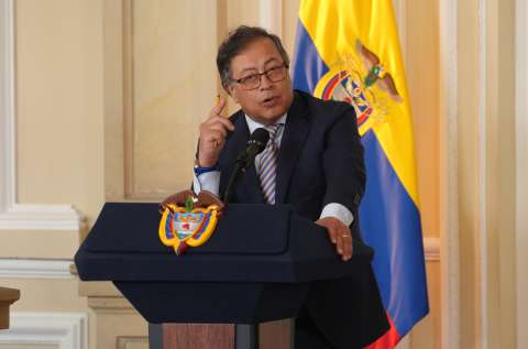 Oposición señala a Petro por “improvisación” en crisis de embalses y racionamiento