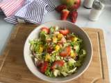 Paso a paso para preparar una ensalada tropical con yogur