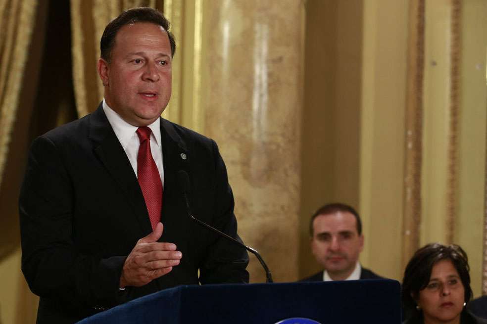 El presidente panameño, Juan Carlos Varela, recibió la declaratoria de paraíso fiscal por Colombia justo tras cumplir sus primeros 100 días de gobierno. / EFE