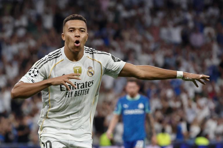 Real Madrid ganó con polémica y doblete de penalti de Mbappé en Champions: video