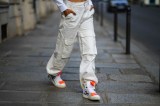 Pantalones cargo, la tendencia del momento que une a mujeres y hombres