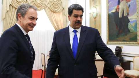 Zapatero se reúne por sorpresa con Maduro en Caracas