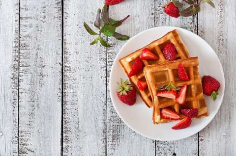 Cómo preparar waffles de vainilla con maca
