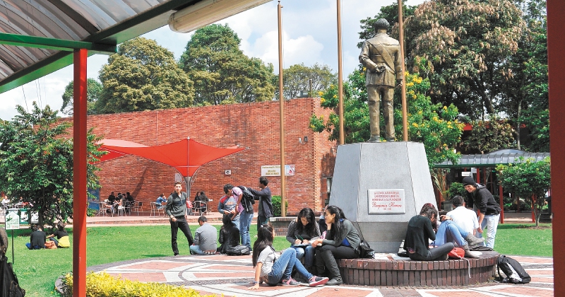 1.030 jóvenes han accedido a estudios de educación superior en todo el país. / Archivo