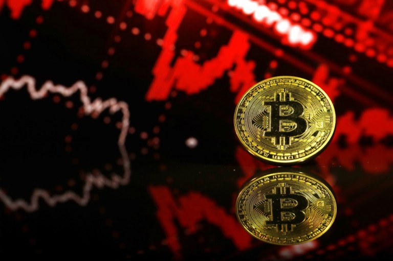 El bitcoin cae por debajo de los USD 90.000 por primera vez en siete meses