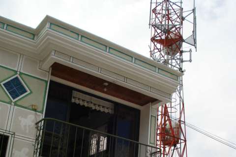 Orden a la ubicación de antenas de celular