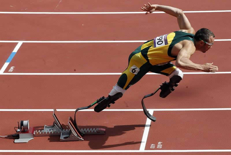 'Blade runner', como se le conoce a Pistorius, era una de las figuras deportivas más admiradas en su país y el mundo./ AFP
